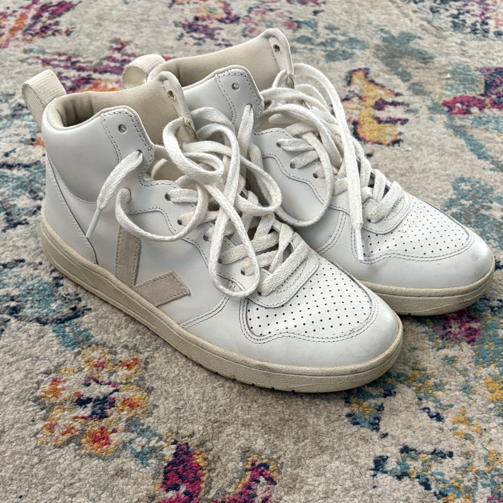 Vera v-15 sneakers size 7